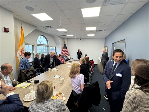Crowd at Surrogate Darling Breakfast & Conversation Event
